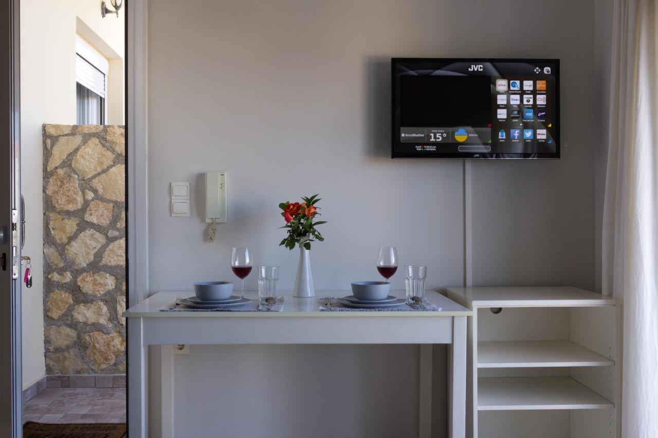 Like Home Agia Marina Extérieur photo
