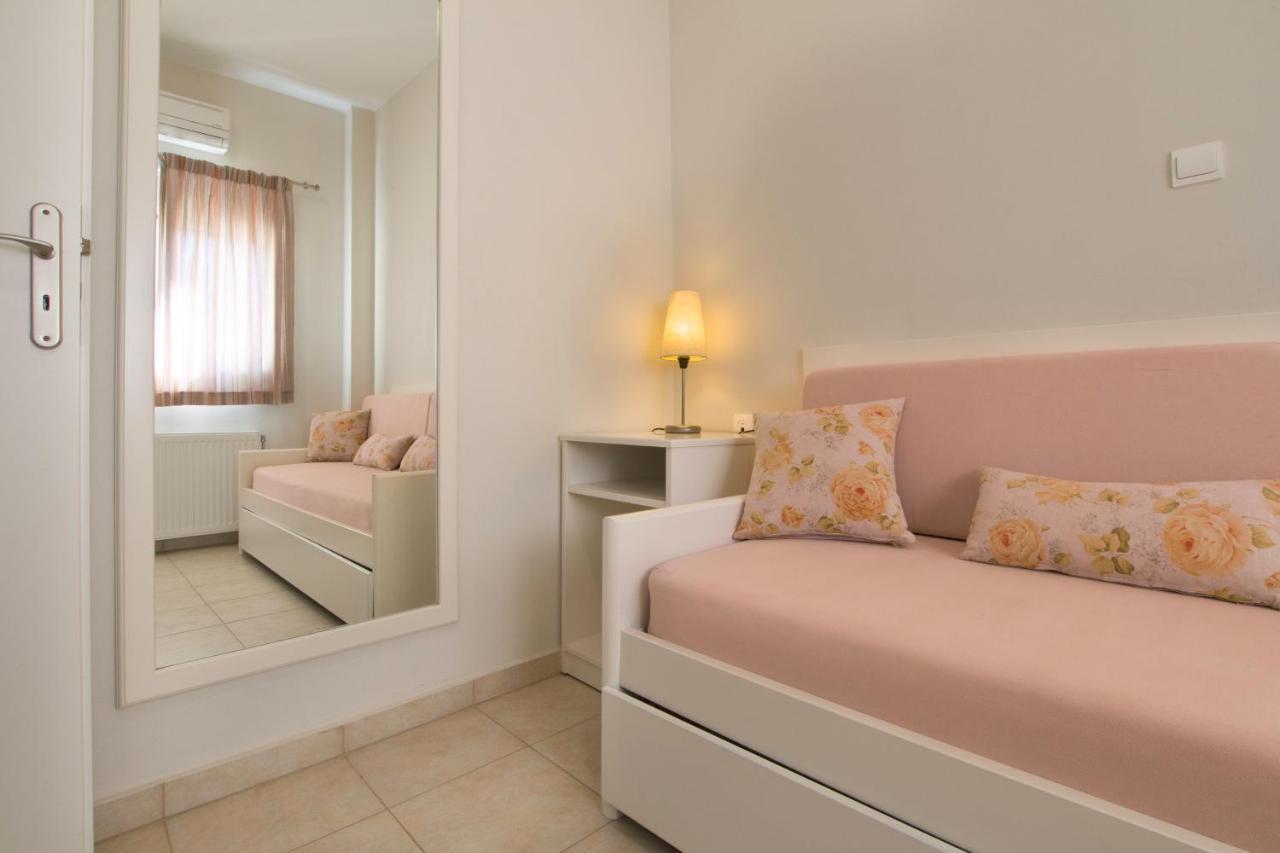 Like Home Agia Marina Extérieur photo