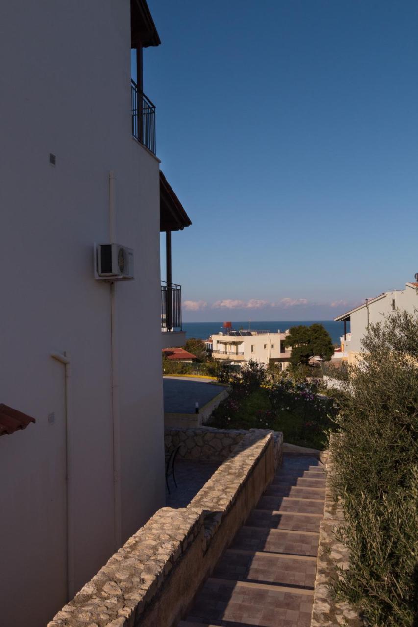 Like Home Agia Marina Extérieur photo